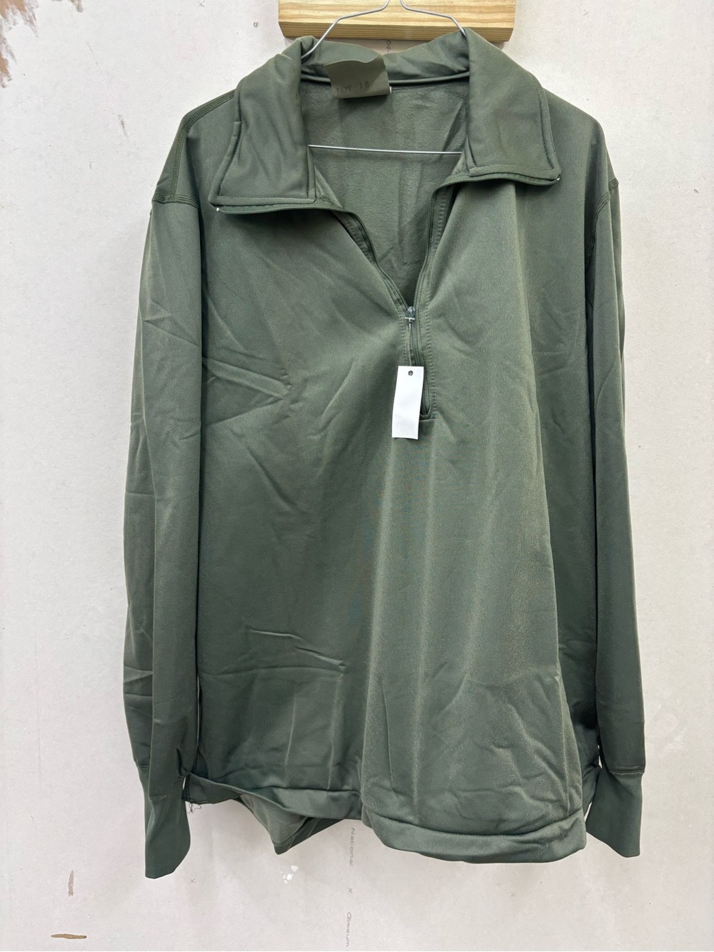 Military heat retentive moisture resistant 1/2 zip jacket men size large-nwt